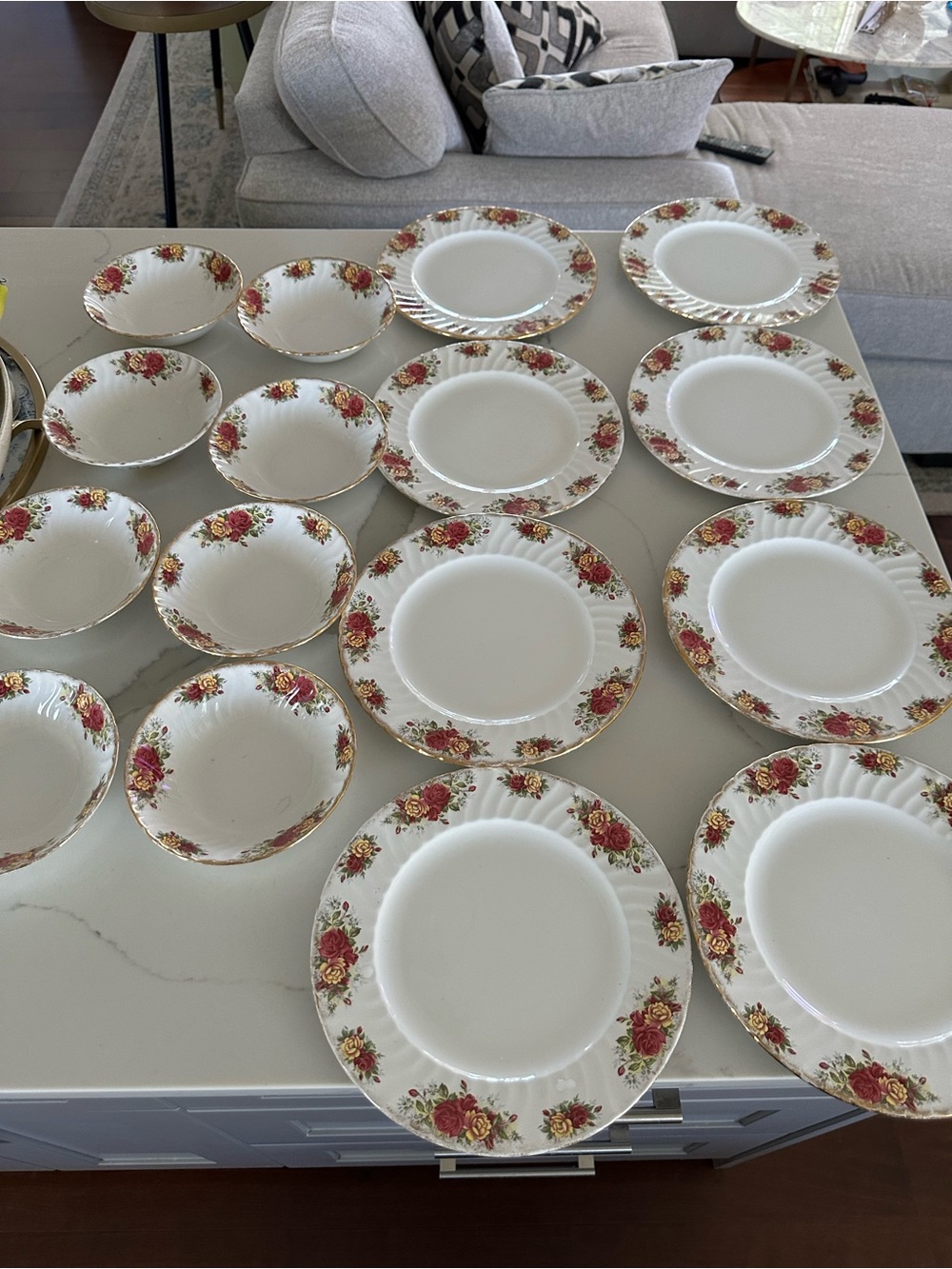 Porcelain Dinnerware Set with Red Rose Border - 12-Piece